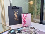 专柜品质 Ysl反转巴黎 新香 嗨宝宝们，我又入了一个粉粉嫩嫩小可爱反转巴黎一直没入手，就是常规款过于甜腻，不太适合我的年纪，这瓶新款中添加了玫瑰香，相比较常规