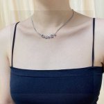 香奈儿Chanel最新款字母项链超个性 百搭款特别特别赞 整体细节非常令人惊喜 设计感十足 不仅带出个人自信及品味 款式典雅而时尚 突显法式高雅气息 加上一丝不