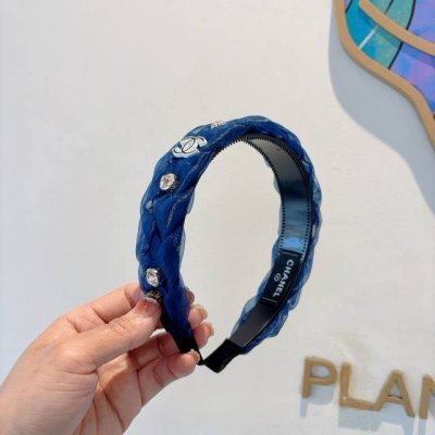 配包装 Chanel 香奈儿 最新款小香宽边发箍，复古头箍，网红爆款推荐 搭配高端材质，超精致，时尚百搭。