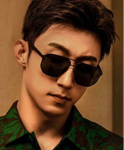 Gucci 男款炫彩飞行员偏光太阳镜 材质：高清尼龙加厚卡槽高清偏光镜片 无边框镜架颜型号：G8810