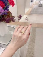 211905 我们出品 Zp3900，量大咨询客Fu D四叶草Cd戒指 25春夏最新系列经典又带有小设计感！每期必入简约Cd款！经典中的战斗机，简单又很精致大方