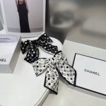 配包装盒 chanel 香奈儿 最新款小香爆款弹簧发夹 超级好看 名媛范儿十足 小仙女必备