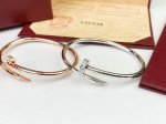 cartier 卡地亚头尾镶钻钉子手镯Juste Un Clou系列独具创意～大胆而现代个性十足钉子设计 头尾饰以闪亮钻石....刻字完美无瑕玫瑰金 白金2色必