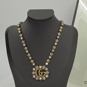 编码 N688 gucci项链经典热销款火爆上新 酷奇七彩炫钻水晶项链 跟欧泊石色彩非常接近 偏光Bling Bling 的很特别 复古做旧款