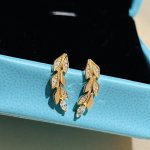 A5697 新款paper Flowers花韵系列 叶子 马眼钻耳钉 电镀0.6咪厚金 一比一定制 超精工打造完美极了 采用德国进口S925纯银材质电镀厚金 不