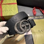 古奇 4.0Cm 新款 在为Gucci美学风格不断注入新灵感的盎然花园中 各种动物图案不断充盈繁盛 生动呈现灵蛇的鳞片结构 眼部水晶元素为这款单品打造迷人的点睛
