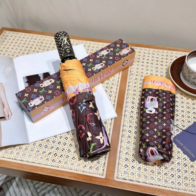 Louis Vuitton 路易威登 升级版Monogram印花雨伞 顶级之作 夺目的图案 奢华与简约的完美融合 雨伞既是用具 也是配饰 撑着这样的伞走在街头