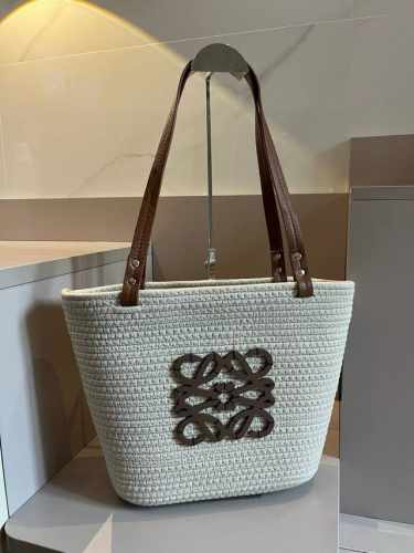 Loewe罗意威 新款编织包，规格，40*30