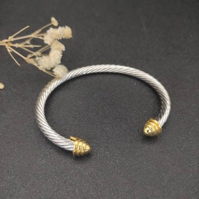 david Yurman 5Mm金色圆头手镯。建议适合佩戴的手围15-20Cm 编号Dysz-103