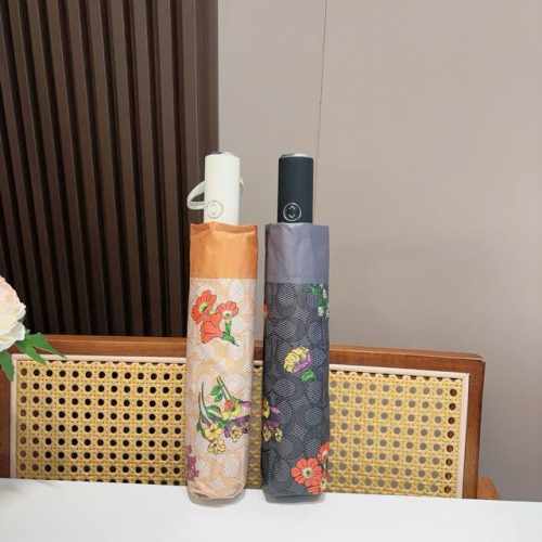 Coach 蔻驰 夏季新款 全自动折叠晴雨伞 黑色涂层防晒有效阻隔紫外线99%，U价F 50 所以能起到伞下体感降温的效果！ 有效隔热，高效防晒 一把搞定，超轻