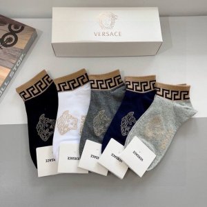 配包装 一盒五双 欧美大牌 Versace范思哲 好看到爆炸欧美大牌船袜男女款潮人必不能少的专柜代购品质 搭配起来超高逼格 时髦度爆表啊啊啊啊 推荐推荐推荐 必