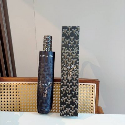 Goyard戈雅 三折自动折叠伞 热卖款 时尚指数爆表 不论晴天雨天使用都相得益彰 拥有它感受风从身体经过的感觉 留下沁人的芬芳 时尚达人必备哦 原单代工级品质