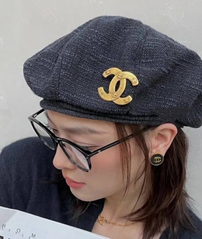 高品质 细节如图 双C金色胸针 网红，明星都买不到的系列，Ch Nel Vintage系列正如 Coco女士所说的“流行稍纵即逝，风格永存”。 而其中Vinta