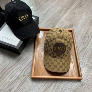 G家。皮标 超A品质 最新款！时尚潮流，高端做工！每一个帽子都是用心之作！牛津材质！头层牛皮！配盒子、防尘袋、卡片！非一般的品质，细节也很重要。真皮帽钉，真皮调