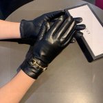 2025新款独家首发触屏手套 Gucci古奇新款高档羊皮手套女神集美们首选 不可错过百分百选用进口羊皮 皮质细腻柔软 认准进口羊皮特有手感羊绒内里保暖更佳 顶级