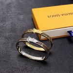 新品 原单货 Lv中性款皮革印花皮带扣手镯Louis Vuitton 路易威登 专柜一致材质 火爆款出货 设计独特 复古前卫。手镯14K精工保色版 从上市以来一