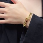 cartier 卡地亚官网最新发布 火爆钉子手镯进口精工保色18K高端定制顶级工艺 专柜Logo刻字清晰 360度无死角！全新的窄版设计 更显精致～如此美物 你