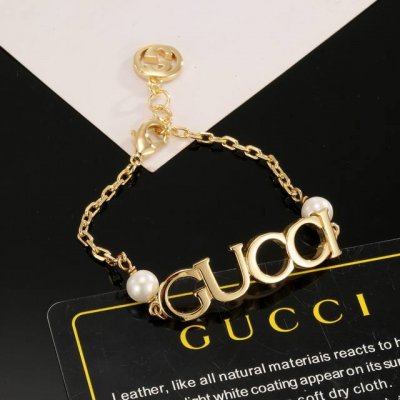 Gucci 古驰复古字母手链 高端 打造 美到哭 因为是限量版 你根本无法在店内看到现货 现货一到真的Bling 这一组简直不要太震撼不要太完美 赞呆了手链