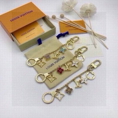 元配图片原版包装 louis Vuitton官网M65111 Fleur De Monogram包饰链 Fleur De Monogram包饰链彰显了Monog