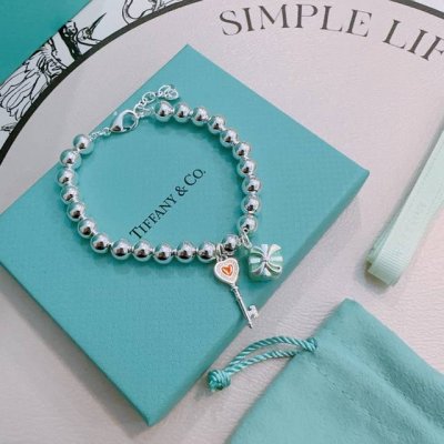 蒂芙尼 Tiffny&Co. 专柜精工银版本手链 明星同款 复古做旧风 原版复刻 纯手工打造 ～正品开模潮流时尚必备 男女均可佩戴 情侣款同款 摇滚朋克银风格