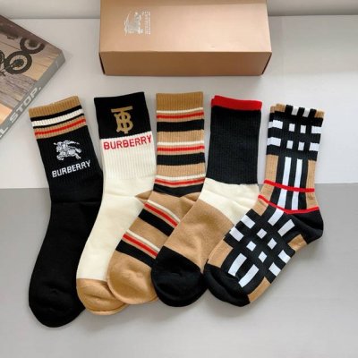 配包装 一盒5双 burberry 巴宝莉 超火爆小单品 男女通用袜子 纯棉面料 潮人必备 爆款格子短袜 经典格子搭配潮流配色 个性时尚百搭款 你值得拥有哦
