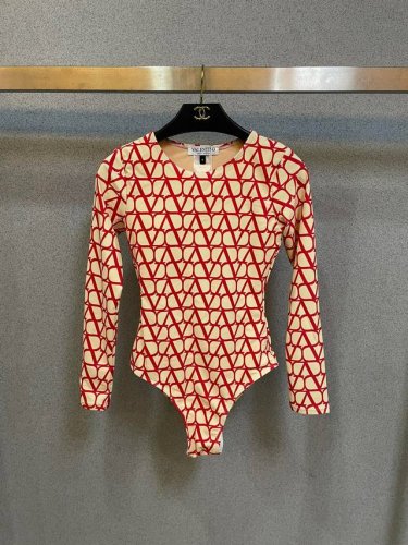 100 华伦天奴 新款速干防晒潜水服 个性十足， 出游必备Sm L Xl 外出可搭配牛仔裤 时尚潮流引领者