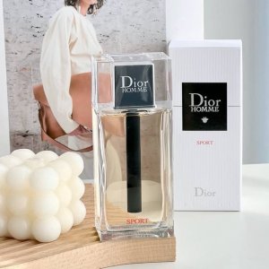 专柜品质 dior迪奥桀骜男士淡香水125Ml 前调 香柠檬 北非雪松 中调 海地香根草 广藿香 尾调 龙涎香 麝香 超迷人的木质香调 超级有安全感 旨在打造一