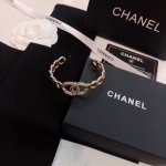 Chanel 秋冬新款系列专柜同步 手镯 只为女人的香奈儿个性的设计进口五金 自购原版打造 妥妥的明星名媛必备单品搭配各色礼裙连衣裙正装 优雅出行 出入专柜绝无