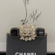 香奈儿发夹热销款火爆上新一致Zp Chanel22黑宝石珐琅发夹 中间的水钻双C很别致 自带名媛范儿，复古公主头造型都特别适合