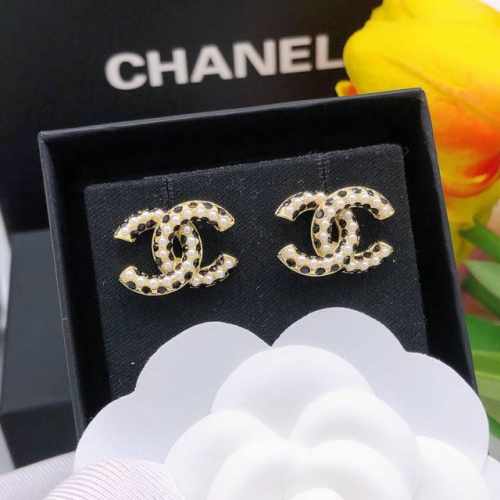 编号Xed0097白钻 编号Xed0766黑钻 Chanel 小香最最经典的小香米珠珍珠款 双C珍珠耳钉 精选原版一致黄铜材质搭配S925纯银针 精工版本 一直