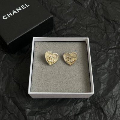 Chanel香奈儿 中古 耳钉小香家的款式真心无需多介绍每一款都超好看，精致大方，非常显气质。31