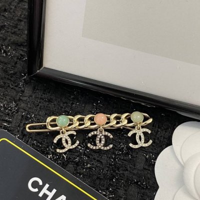 编码Ga067 Chanel香奈儿 小香经典发夹热销款火爆上新 同步专柜正品开模款式简单大方小巧别致超级适合夏天佩戴超级百搭显脸瘦速速入手让自己走在时尚潮流之路