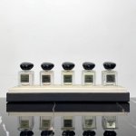 专柜品质 阿玛尼高定私藏香水五件套配中文标配礼袋阿玛尼私藏香水系列小样7.5Ml五件套！内含：玉龙茶，和风茉莉，米兰玫瑰，苏州牡丹，栀子麝香！阿玛尼私藏香水小样