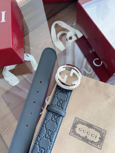 gucci 小牛皮经典压花 宽度4.0Cm 专柜新版Logo横标，原版进口南非皮底，精品双G铜扣 高端品质，不惧对比。顶级 原单130