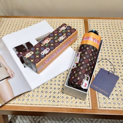 Louis Vuitton 路易威登 新款 五折手开折叠伞 超轻口袋 仅18Cm 热卖款 时尚指数爆表 无论晴天雨天使用都相当益彰 原单代工厂p级别品质 超轻铝