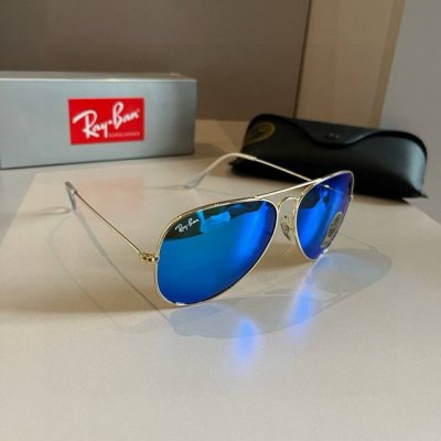 雷朋 Rayban 经典飞行镜系列 作为美国空军的标志之一，深受各大明星追捧始终引领世界潮流风向标，永不落时的风格、永无止境的灵感，一直在创新，从未被超越。 此