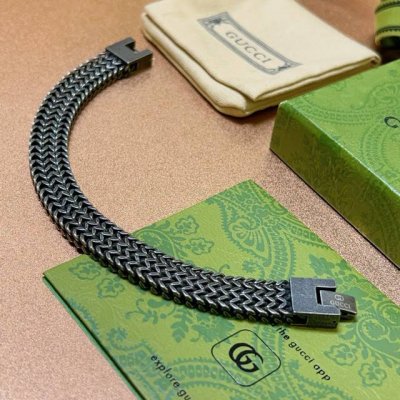 古驰推荐款2025最新出炉 Gucci古驰手链最新款的经典款 精致无论款式 质感 都是绝对的顶尖Feel 只要看一眼就懂了 原版Logo 超 Nice 搭配衣服