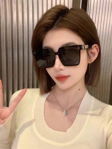 Herme*墨镜女方形复古韩版Ins高级感大脸显瘦网红个性街拍防晒太阳镜潮