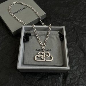 新款 巴黎世家 Balenciaga 项链 简单大方 大牌金质感饱满 搭配衣服超好看 长度:52厘米