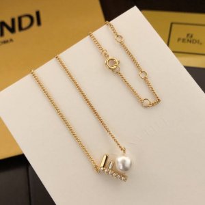 各 P150 精工版本 新款Fendi 芬迪项链 F字母珍珠 经典著作 精选原版一致 电镀18K金工艺 专柜版本 一比一质量简约大方设计理念 非常百搭 上身十分