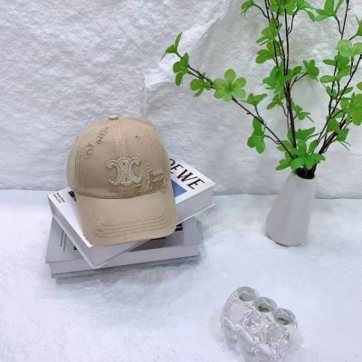 跑量 赛琳～新款破洞洗水棉布棒球帽，个性时尚款 休闲带点酷酷的感觉，男女同款！ 材质:100%棉 头围:56-58Cm均可