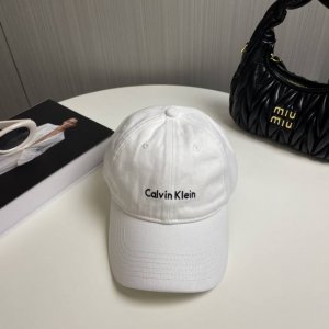 原单正品Ck棒球帽 绝对原单 品质细节都超好 不可多得的好货 关于品牌就不多介绍了 这个潮牌不用多说 其实上影响力已蔓延到世界各地 欧洲亚洲都在追随 众多明星的