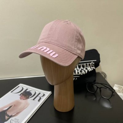 miumiu新款素色棒球帽 当下爆热的色系-街头感十足！ 潮流百搭，小红书种草，毒药 Get上你们的男朋友，一起Cool