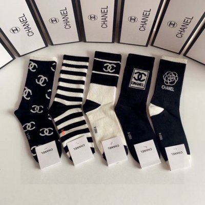 特 配专柜包装 chanel 香奈儿 新款中长款堆堆袜袜子 一盒五双 专柜同步筒袜袜子 大牌出街 潮人必备超好搭