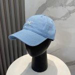 P50配防尘袋。 始祖鸟 2025新款简约大牌棒球帽，男女通用～简约百搭
