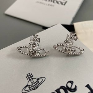 西太后耳钉 铆钉宇宙耳钉宝宝，什么是快乐星球，来，这就是快乐星球！绝美土星耳钉，重磅推荐，太炫酷太绝太赞太美了铆钉跟土星的碰撞，太炸裂了闭眼入准没错！纯粹王冠球