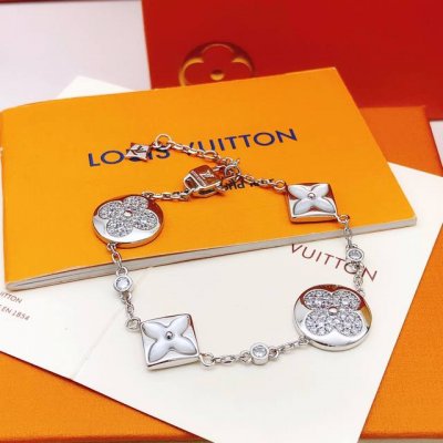编号Lsl0175 Lv*最新款白色 白贝母手链 一致Zp黄铜材质
