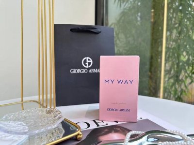 专柜品质 阿玛尼My Way 香水 习惯被常态化的生活所束缚，越来越能感受到突破自我的难得。 相比于被琐事缠绕，反而目光向外，用一场旅行来唤醒自己内心的沉寂更来
