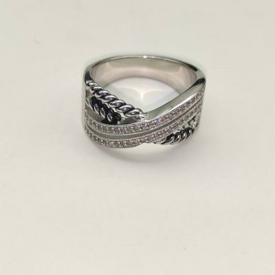上新。David Yurman 双纽线双钻交叉戒指。尺寸：美号，6-7-8-9，四个号