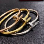 cartier 卡地亚官网最新发布 高品质厚实火爆微镶钻钉子手镯进口精工保色18K白金高端定制顶级工艺 专柜Logo刻字清晰 360度无死角！全新设计 更显精致